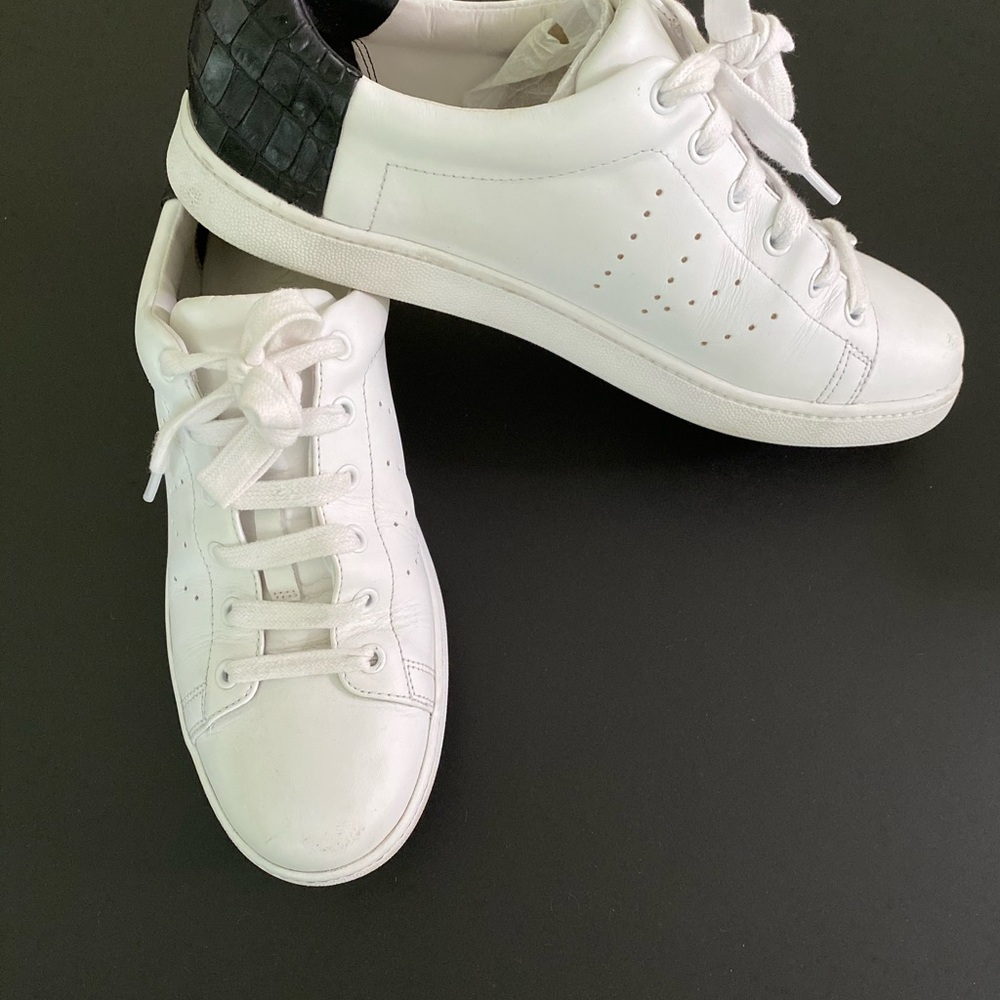 Vince Leather Low Top Sneakers